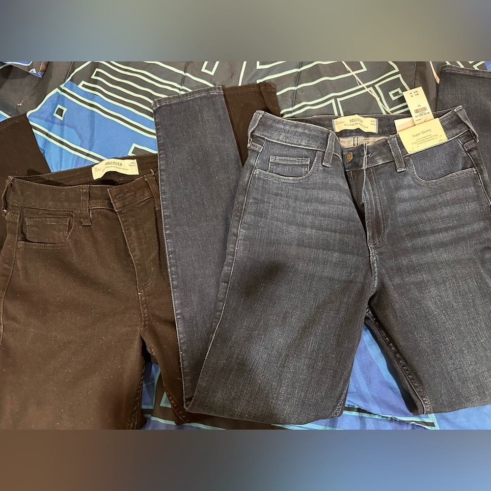 Hollister Women's Skinny Jeans in Black and Dark Blue